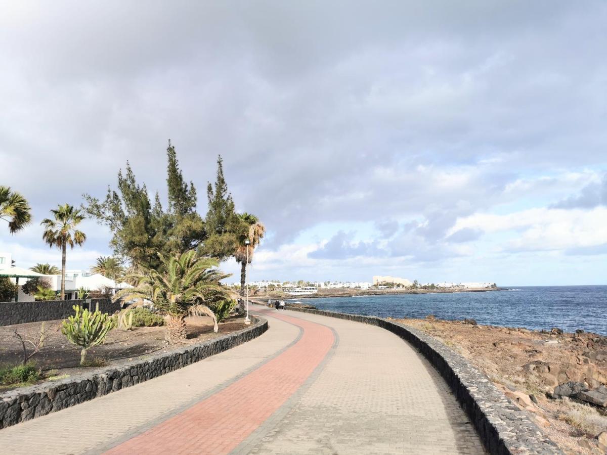 Calypso, apartamento completo con vistas al mar y a la piscina en Costa Teguise Exterior foto