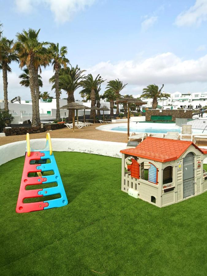 Calypso, apartamento completo con vistas al mar y a la piscina en Costa Teguise Exterior foto